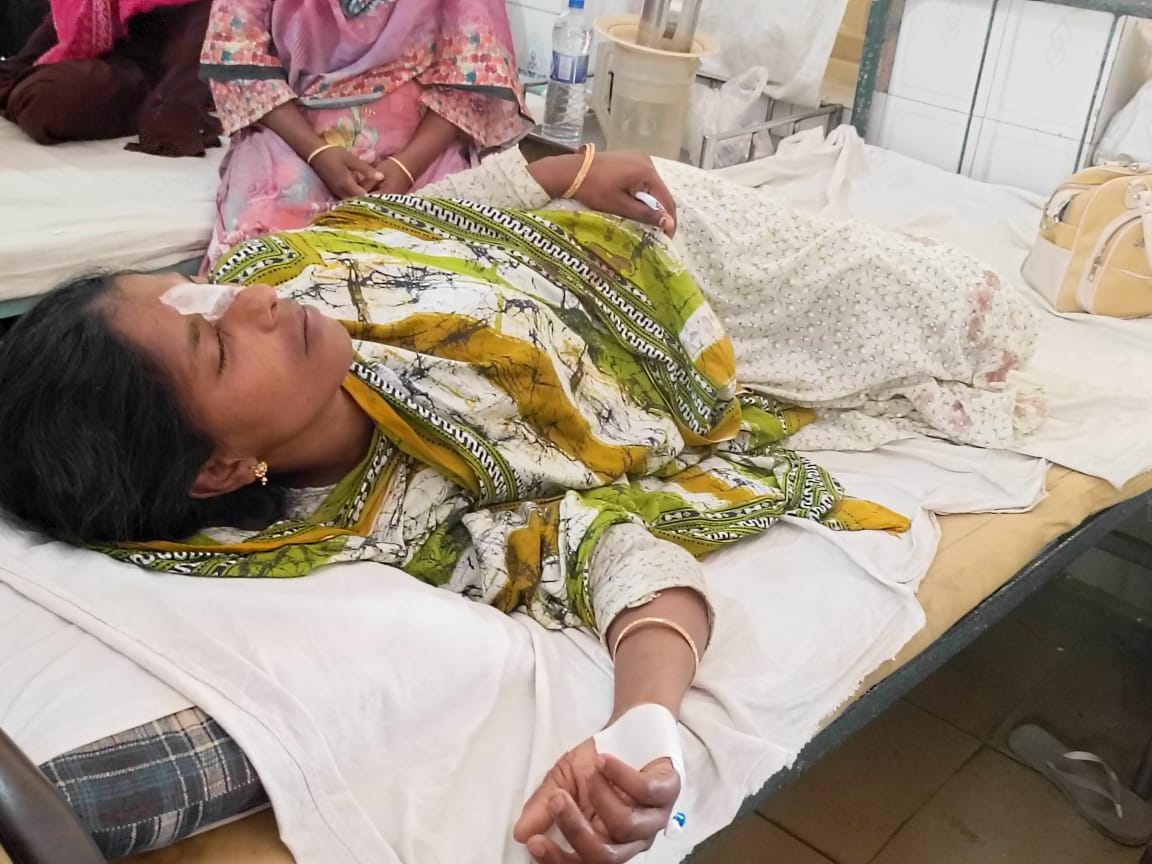 বীরগঞ্জে বিয়েবাড়িকে কেন্দ্র করে গৃহবধূর ওপর হামলা, হাসপাতালে ভর্তি