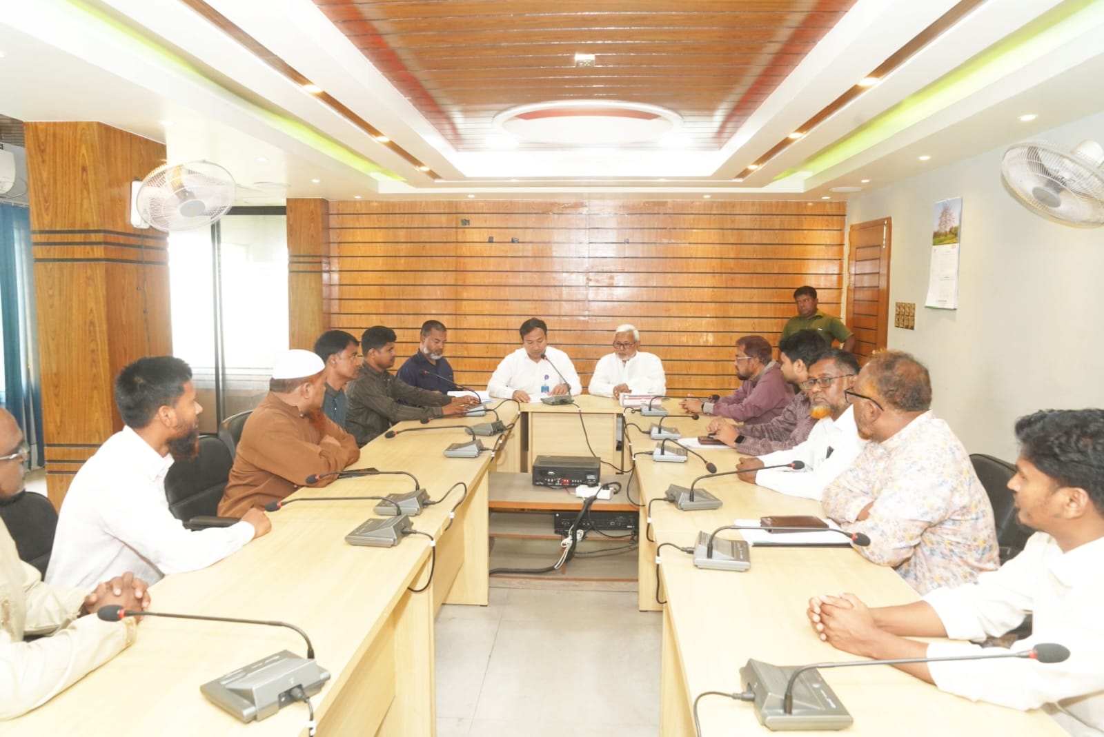 পৌর শহরের জনগণের চাহিদা অনুযায়ী বাজেট, দ্রুত শেষ করতে হবে উন্নয়ন কাজ-যানজট নিরসনে সঠিক পদক্ষেপের নির্দেশ এমপির