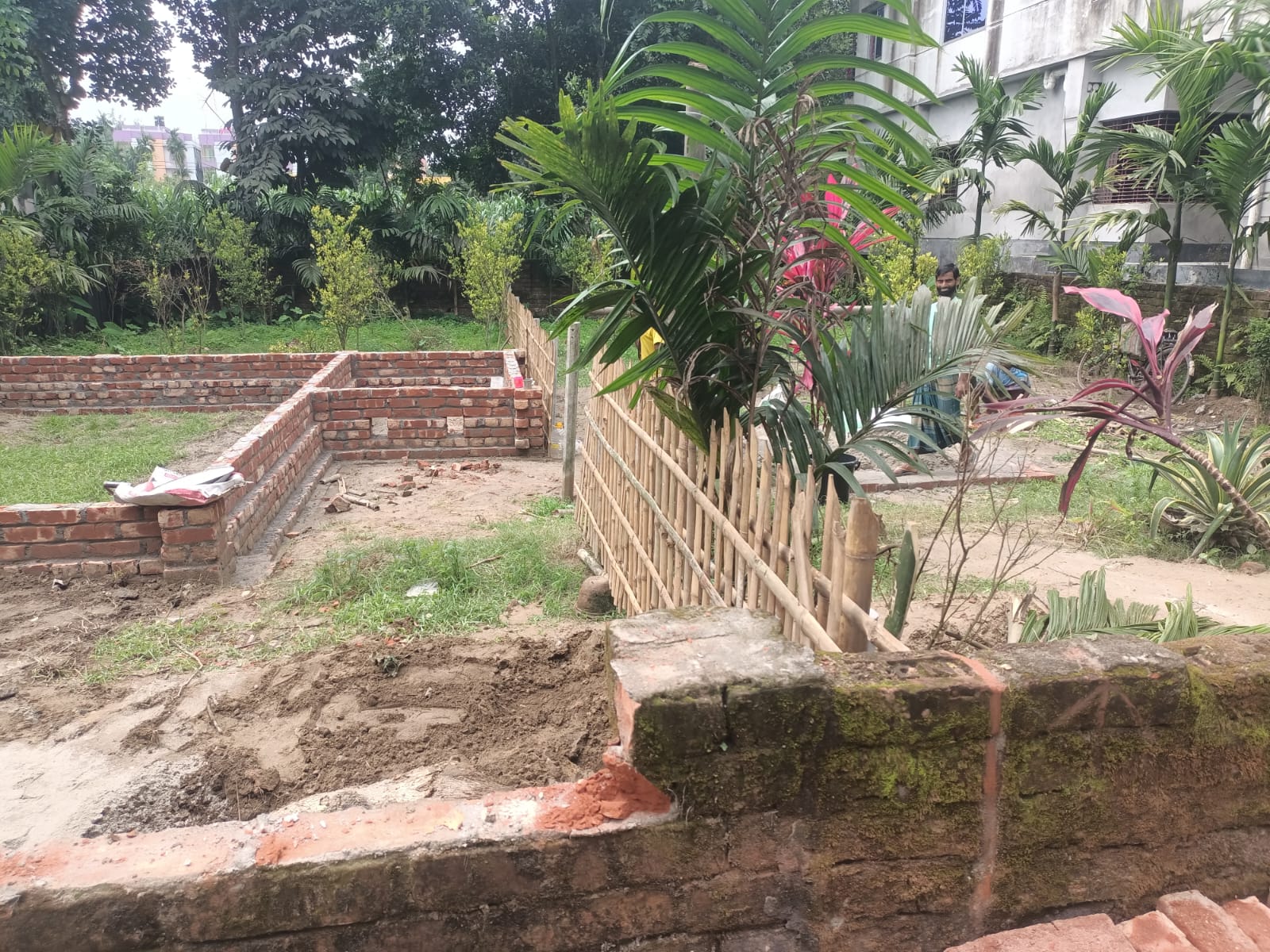 বীরগঞ্জে যৌথ মালিকানার জমিতে নির্মাণ কাজ, থানায় অভিযোগ জুয়েল ইসলামের