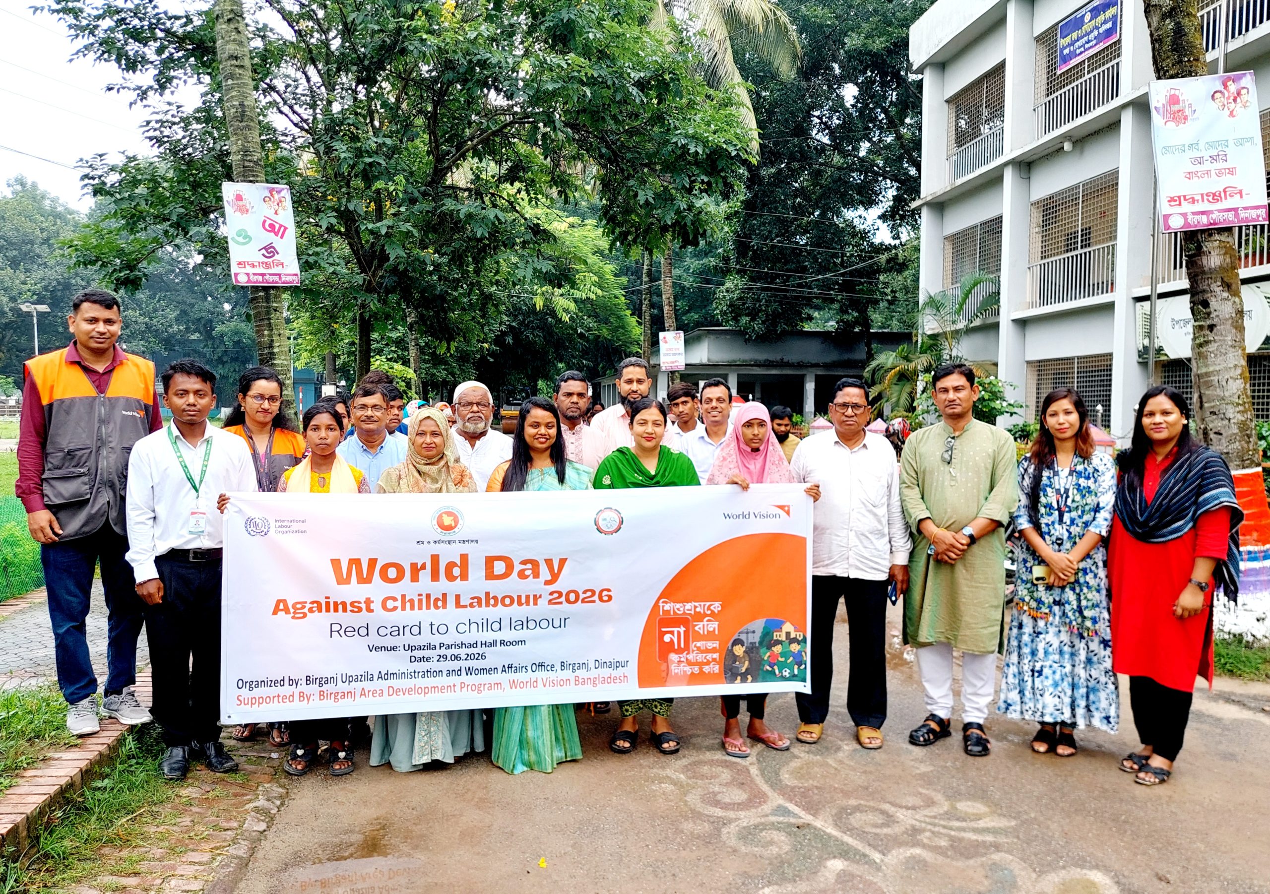 বীরগঞ্জে বিশ্ব শিশুশ্রম প্রতিরোধ দিবস উপলক্ষে র‍্যালি, আলোচনা সভা ও ঝুঁকিপূর্ণ পরিবারকে আর্থিক সহায়তা প্রদান