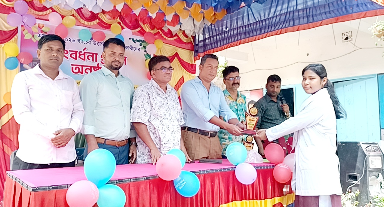 বীরগঞ্জে ক্রিসেন্ট ইন্টারন্যাশনাল বিদ্যালয়ের জিপিএ-৫ প্রাপ্ত ২৫ শিক্ষার্থীকে সংবর্ধনা