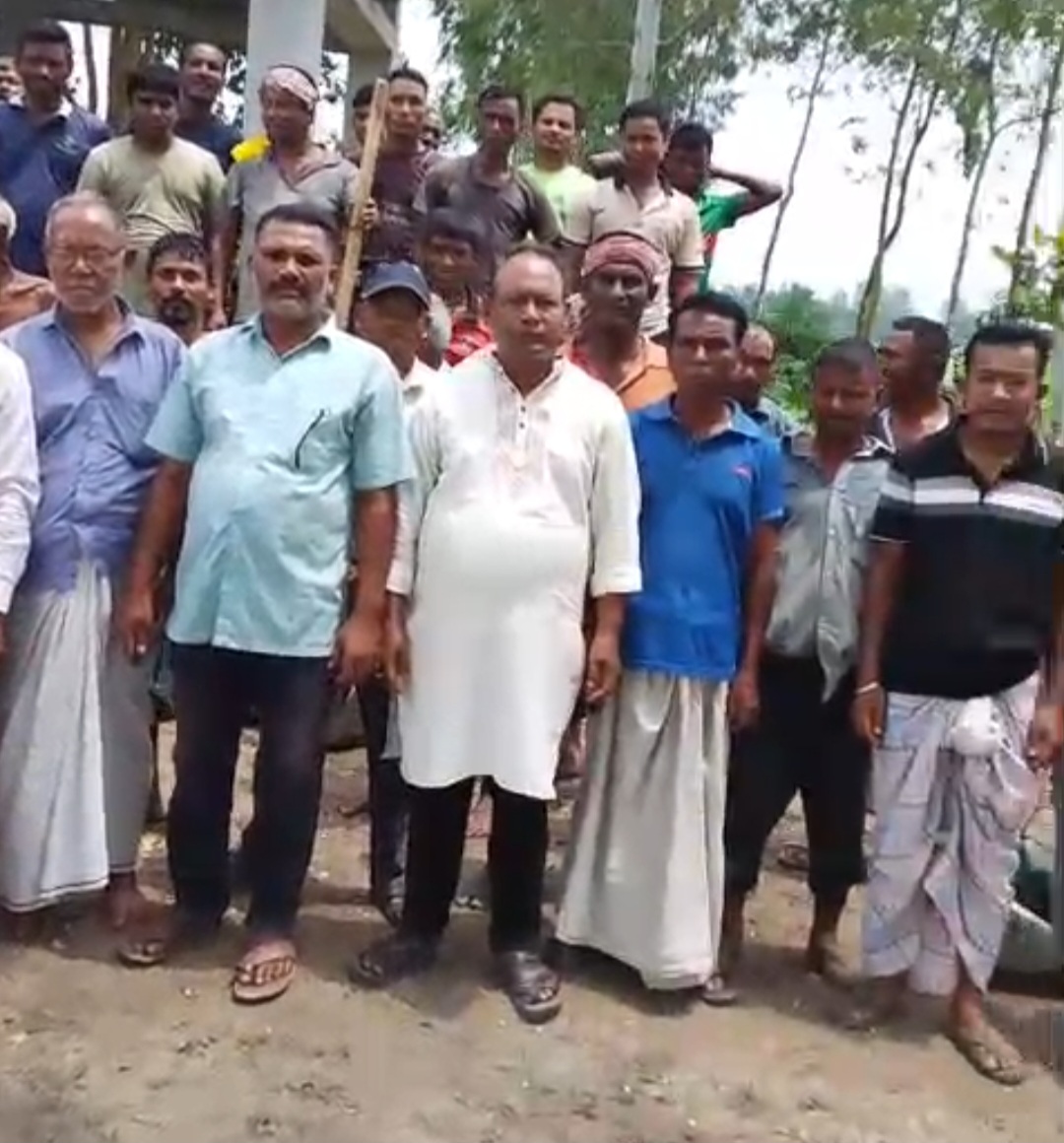বীরগঞ্জে নাজেহাল নারুপাড়া কদমতলী শ্মশানঘাট, সংস্কারের দাবি